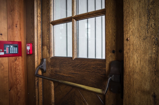 باب خشب مقاوم للحريق